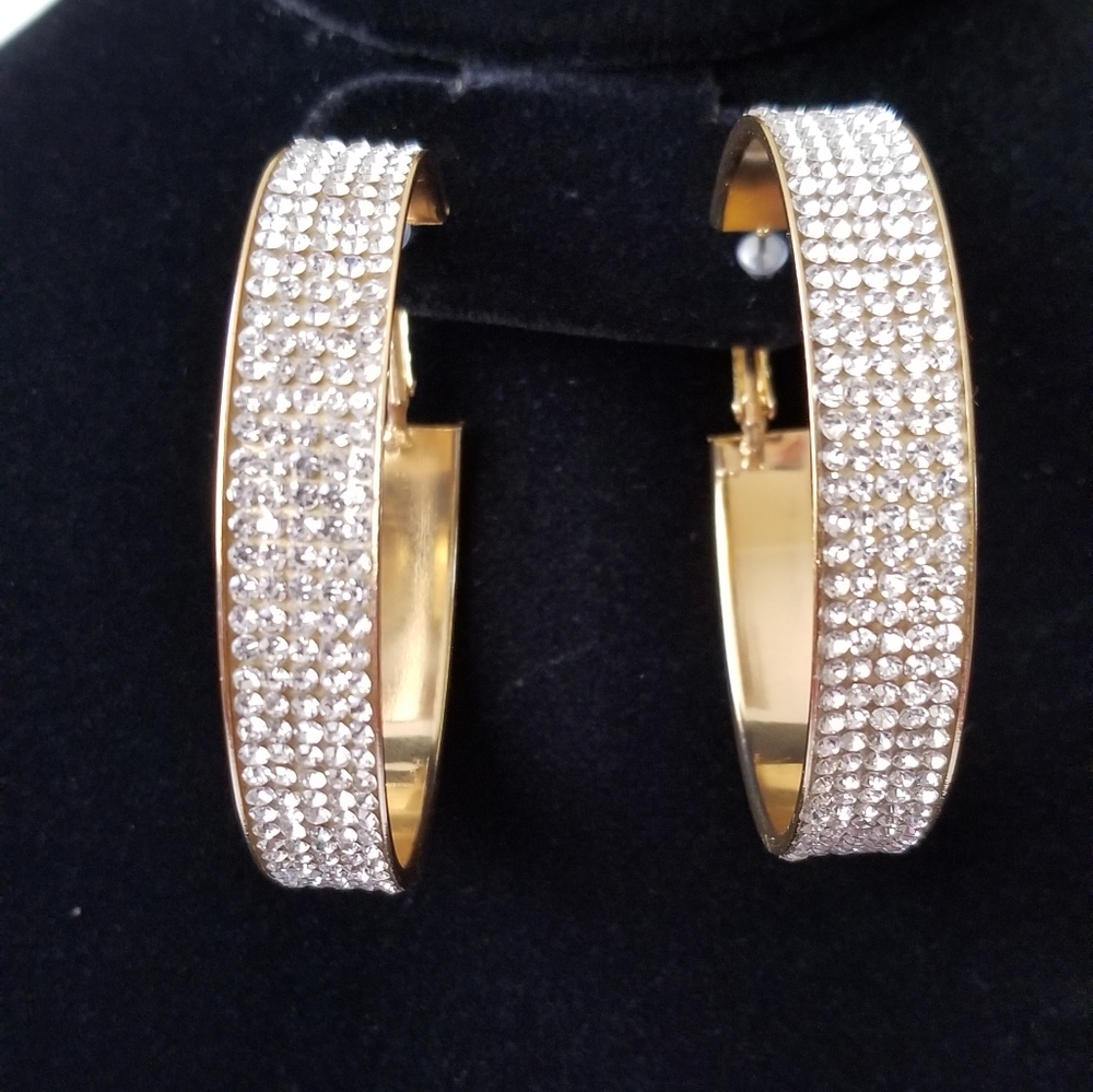 NWT Beautiful Gold Tone Rhinestone Clip  Earrings